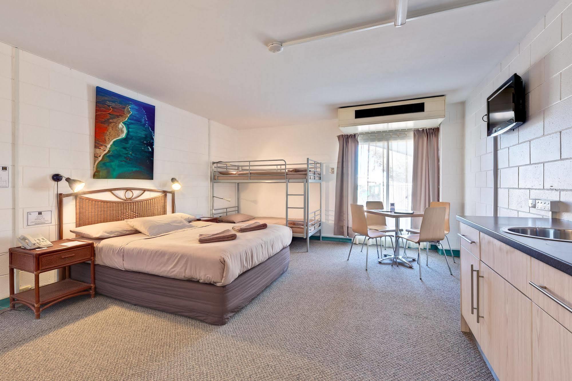 Sea Breeze Resort Exmouth Esterno foto