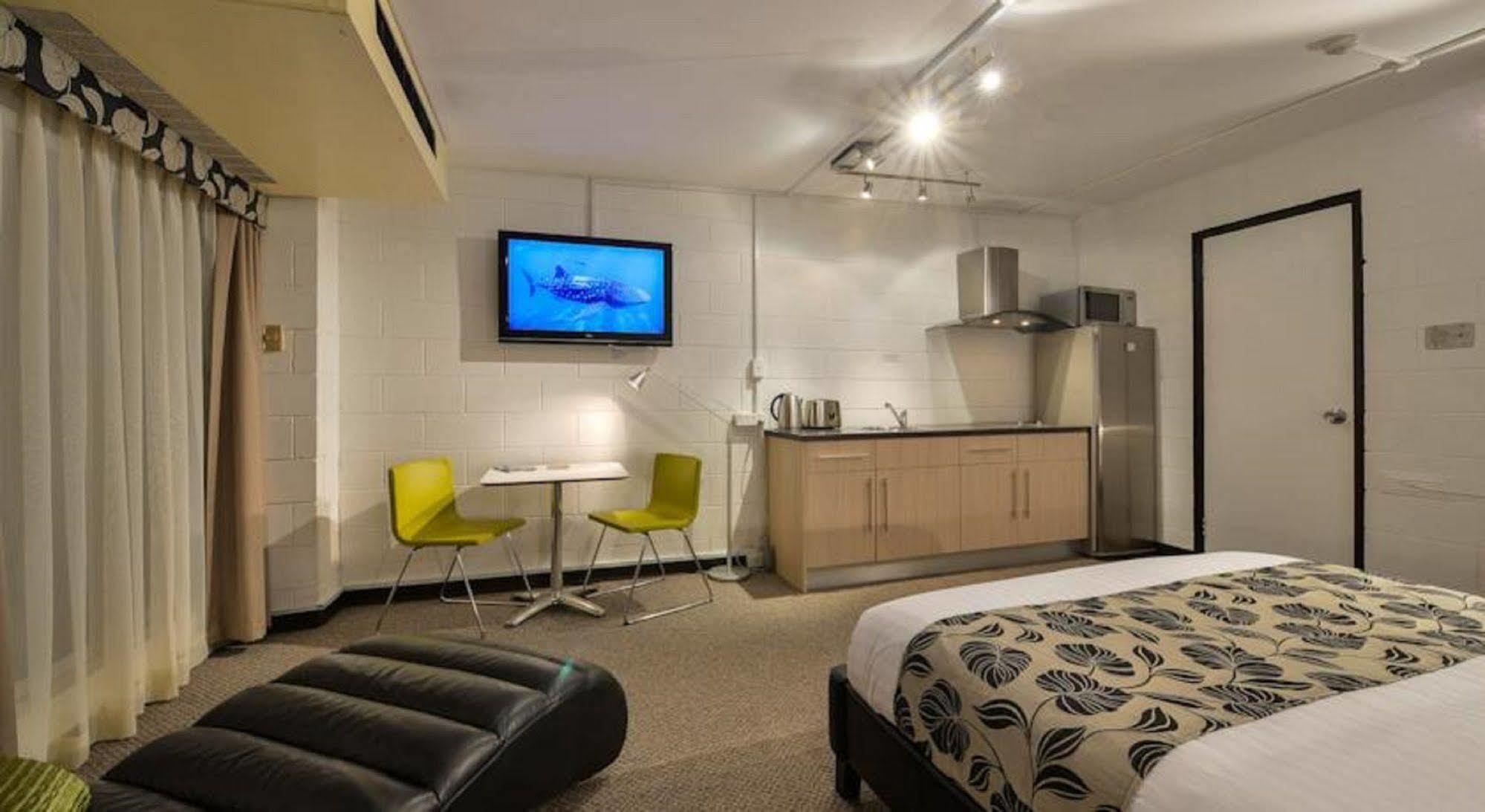 Sea Breeze Resort Exmouth Esterno foto