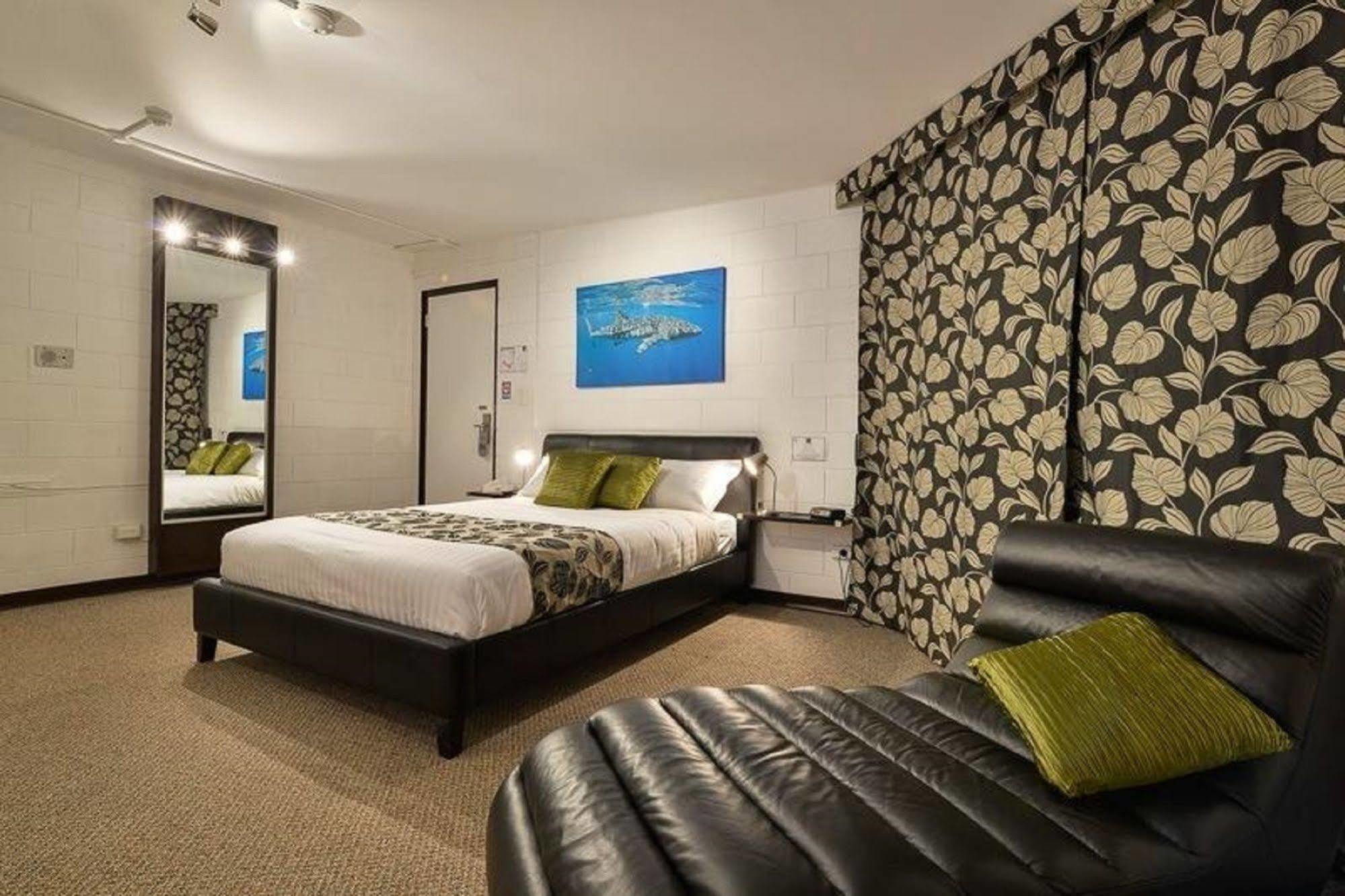 Sea Breeze Resort Exmouth Esterno foto