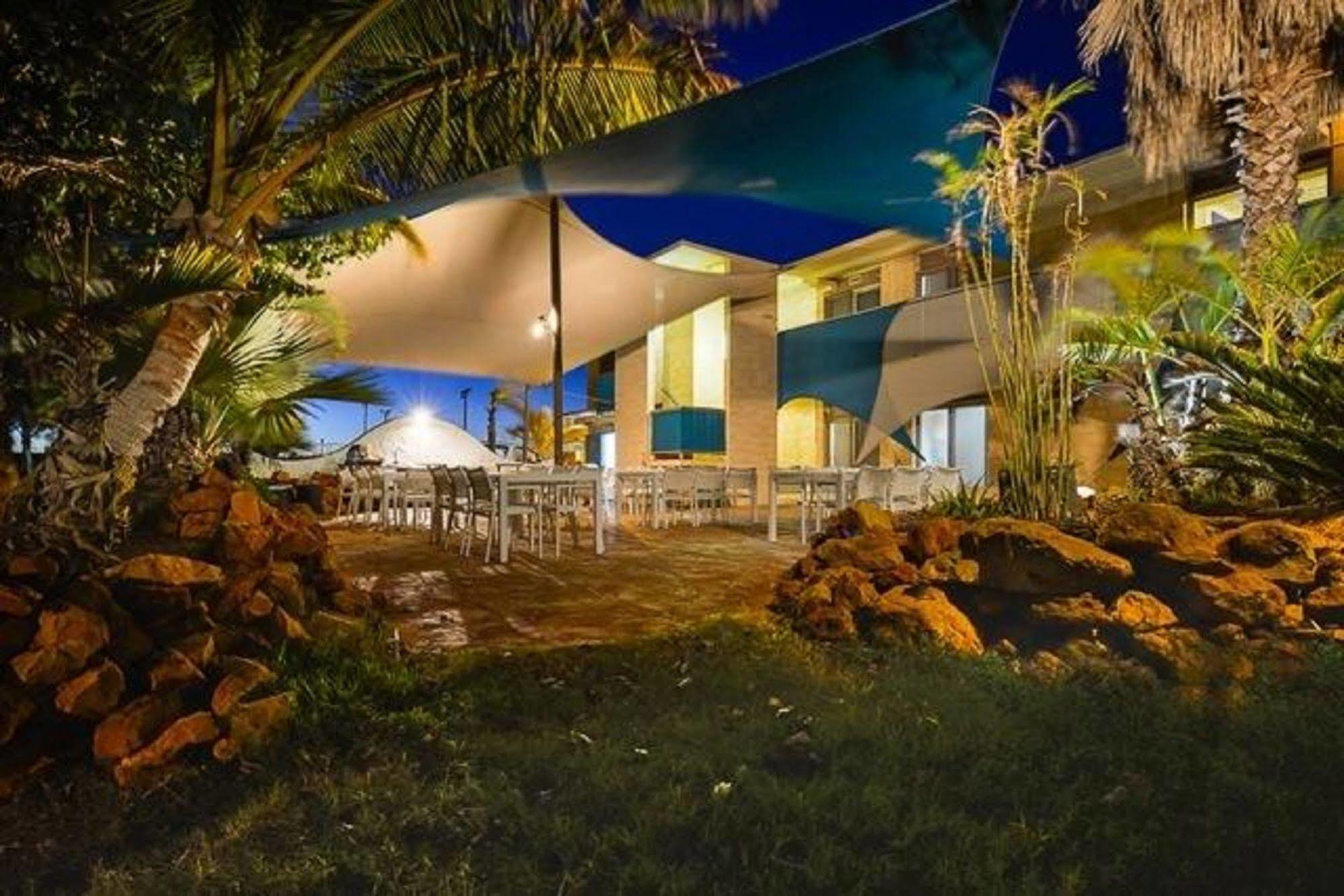 Sea Breeze Resort Exmouth Esterno foto