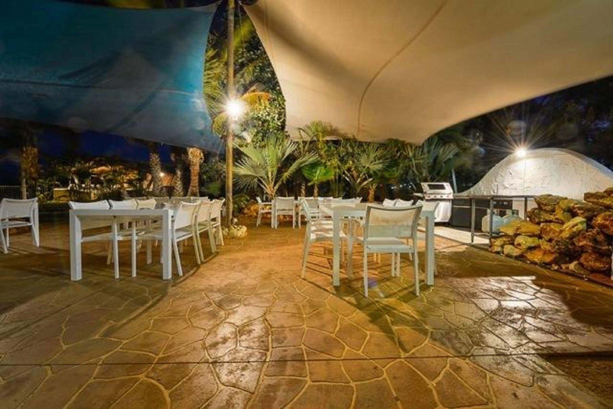 Sea Breeze Resort Exmouth Esterno foto